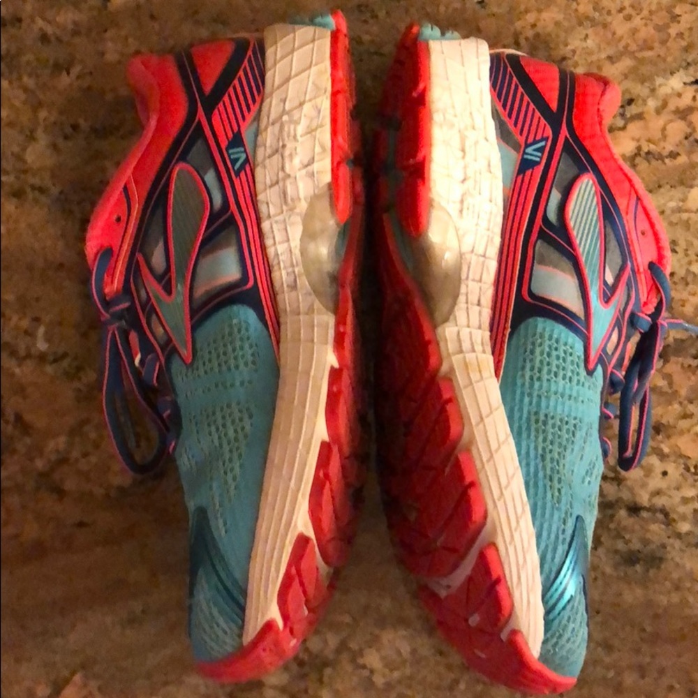 Brooks - Picture 2 of 2